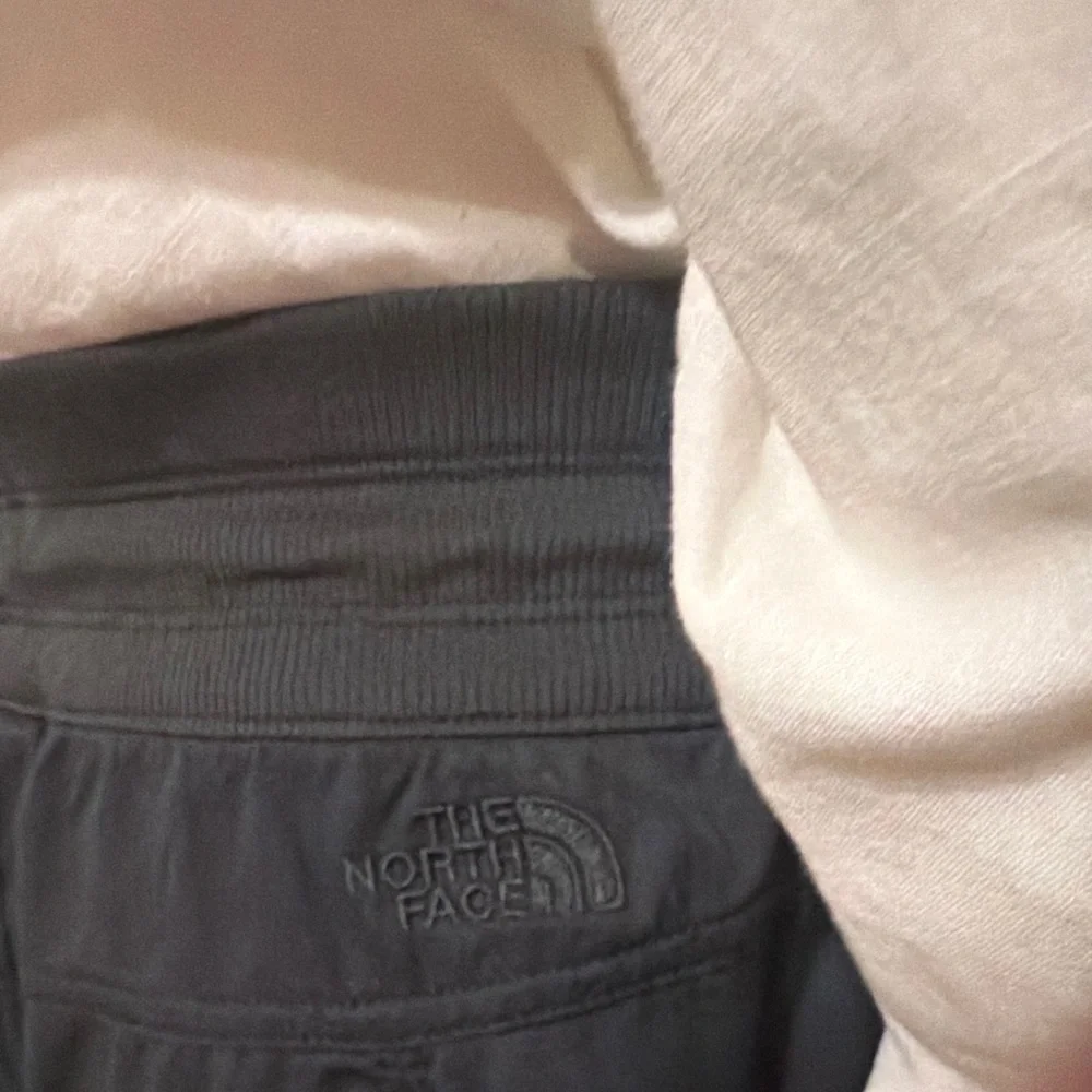 The North Face Women's Aphrodite 2.0 Capri Pants Black. Size Small - Picture 6 of 8